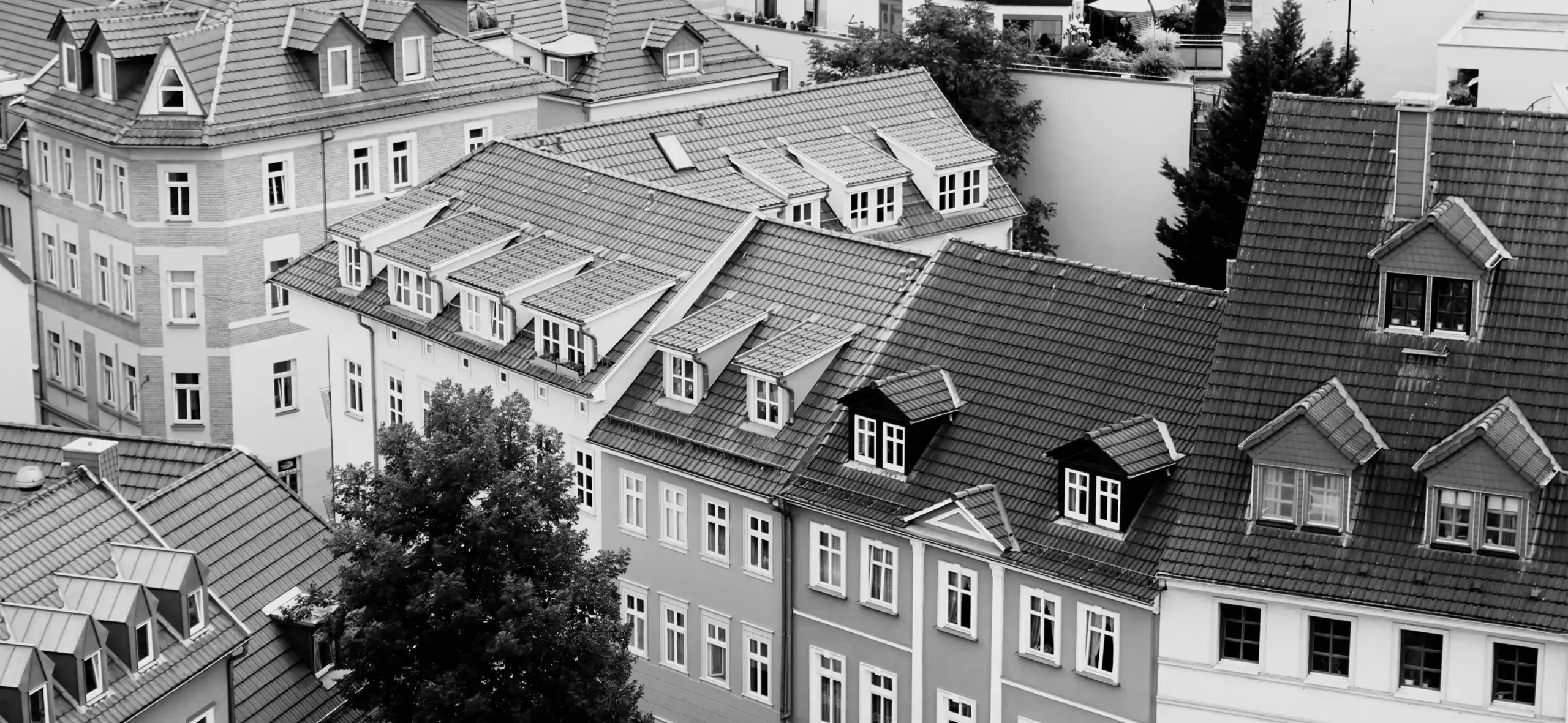 Reihe von Immobilien zum Verkauf durch LAU Immobilien